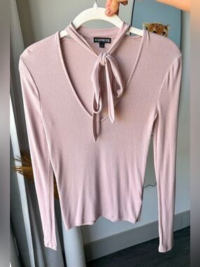 EXPRESS Ribbed Long Sleeve Tie-Neck Top in Mauve / Dusty Rose Pink S